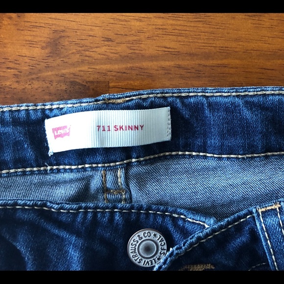 Levi’s 711 Skinny Embroidered Floral Distressed - Picture 6 of 7